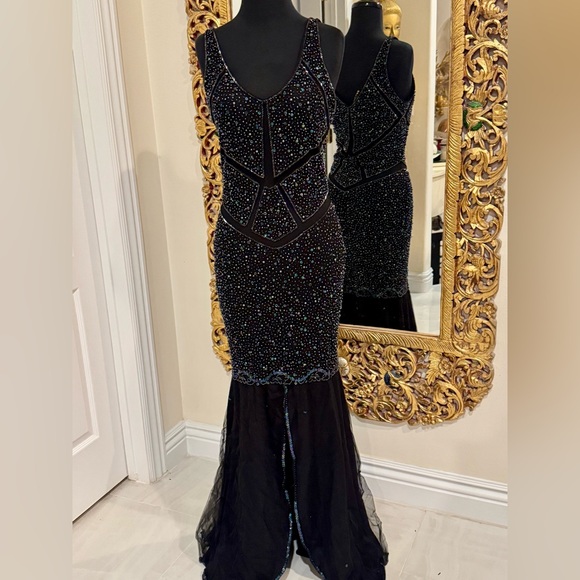 Elegant Black metallic hand, beaded Evening Gown featuring front slit - Picture 3 of 4